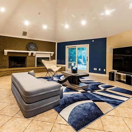 Huge 6 Bedroom With Pool, Spa, 85 Inch Tv, Game Room Хюстън Екстериор снимка