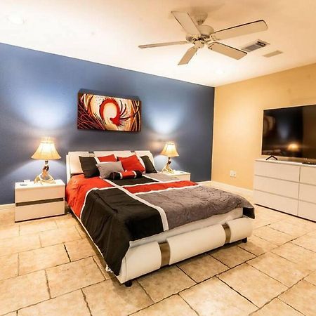 Huge 6 Bedroom With Pool, Spa, 85 Inch Tv, Game Room Хюстън Екстериор снимка