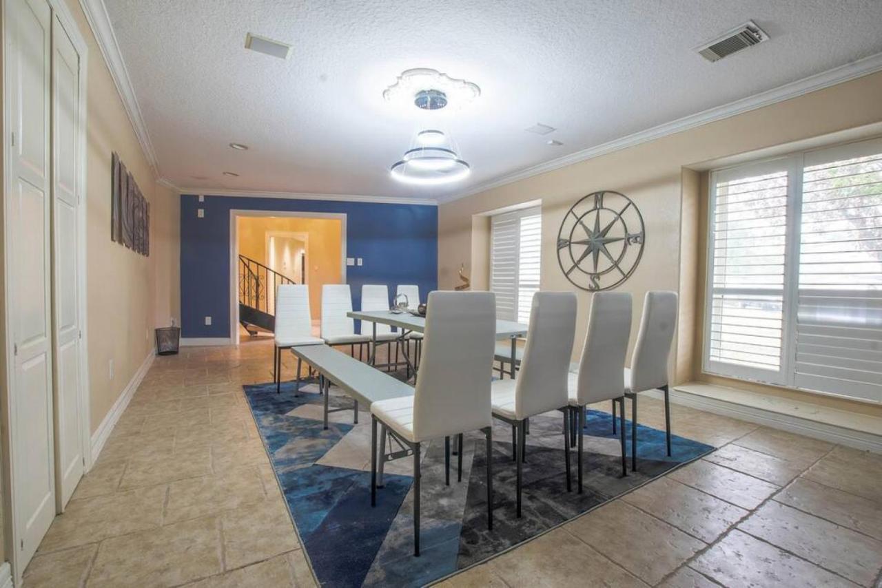 Huge 6 Bedroom With Pool, Spa, 85 Inch Tv, Game Room Хюстън Екстериор снимка