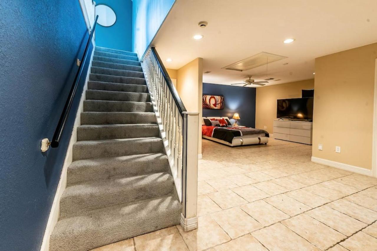 Huge 6 Bedroom With Pool, Spa, 85 Inch Tv, Game Room Хюстън Екстериор снимка