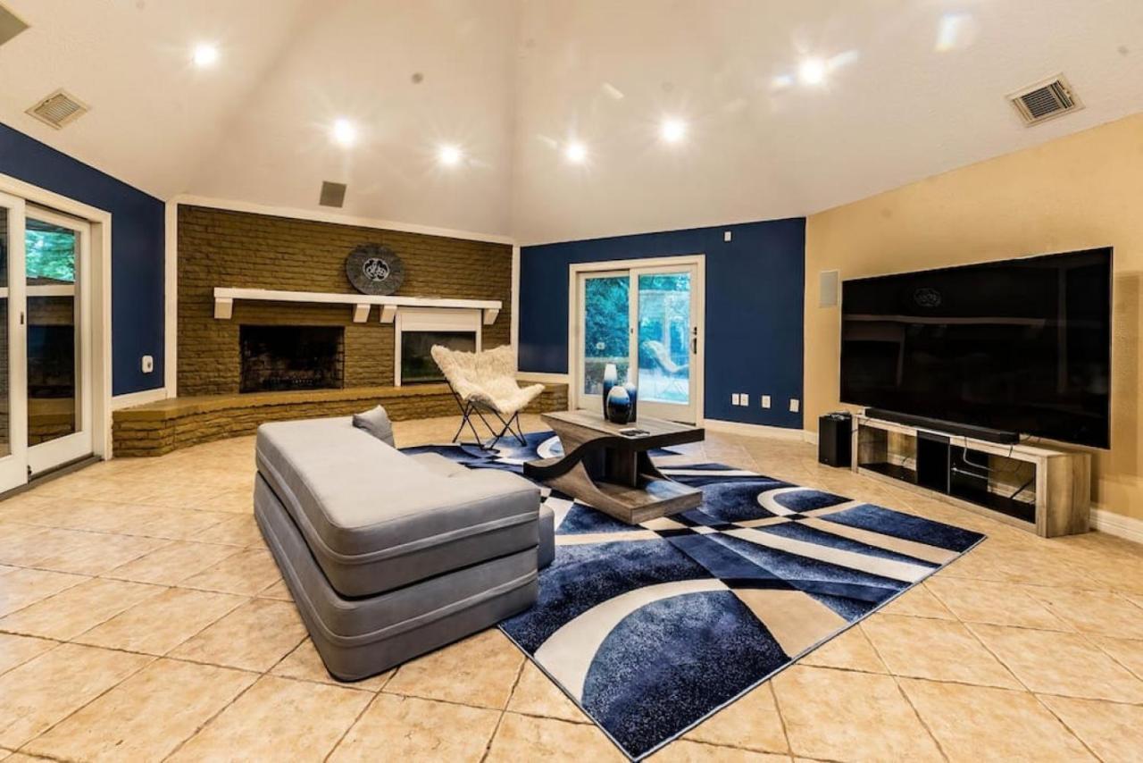 Huge 6 Bedroom With Pool, Spa, 85 Inch Tv, Game Room Хюстън Екстериор снимка