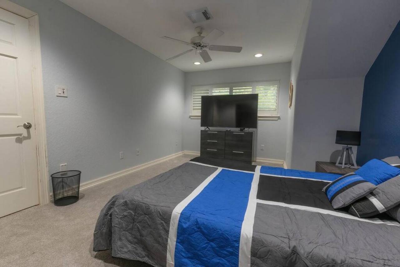 Huge 6 Bedroom With Pool, Spa, 85 Inch Tv, Game Room Хюстън Екстериор снимка